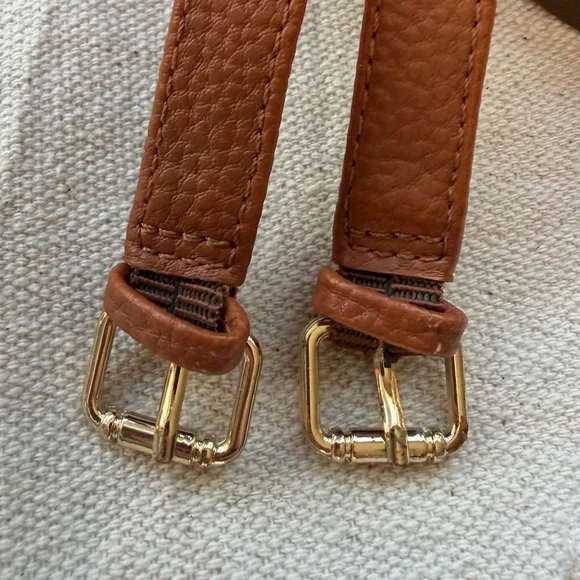 Tommy Hilfiger Women's Brown Leather T-Strap Sandals Gold Emblem and Buckles 10 - Picture 4 of 11